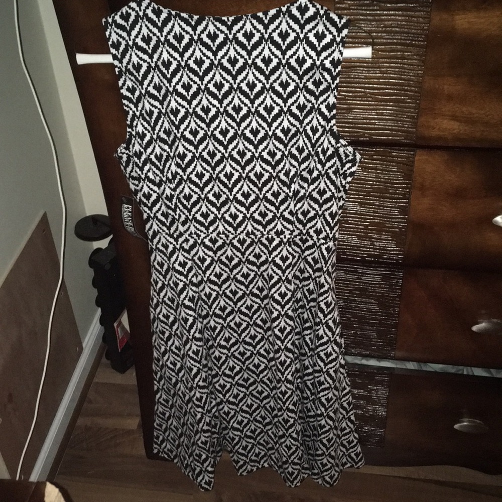 Dress - Picture 3 of 3